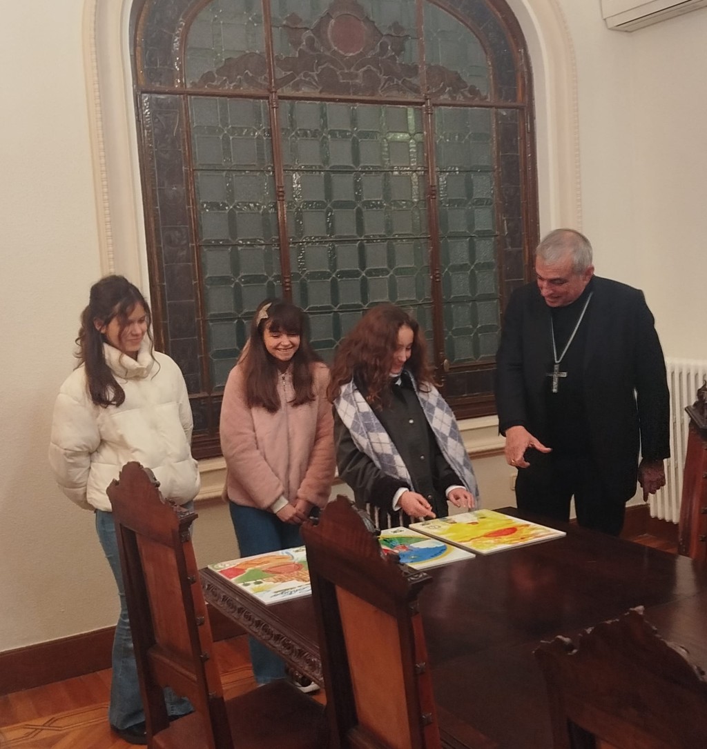 “Isabel, nuestra pequeña costalera, emociona a la Diócesis con su dibujo para la Misión”