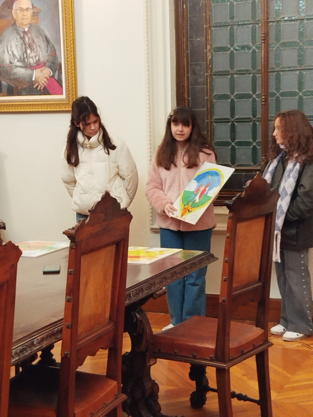 “Isabel, nuestra pequeña costalera, emociona a la Diócesis con su dibujo para la Misión”