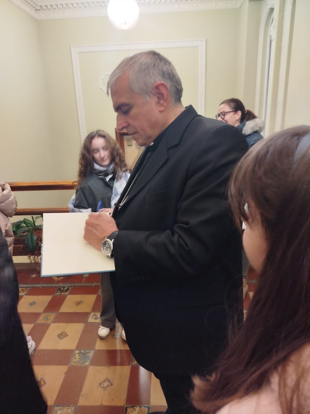 “Isabel, nuestra pequeña costalera, emociona a la Diócesis con su dibujo para la Misión”