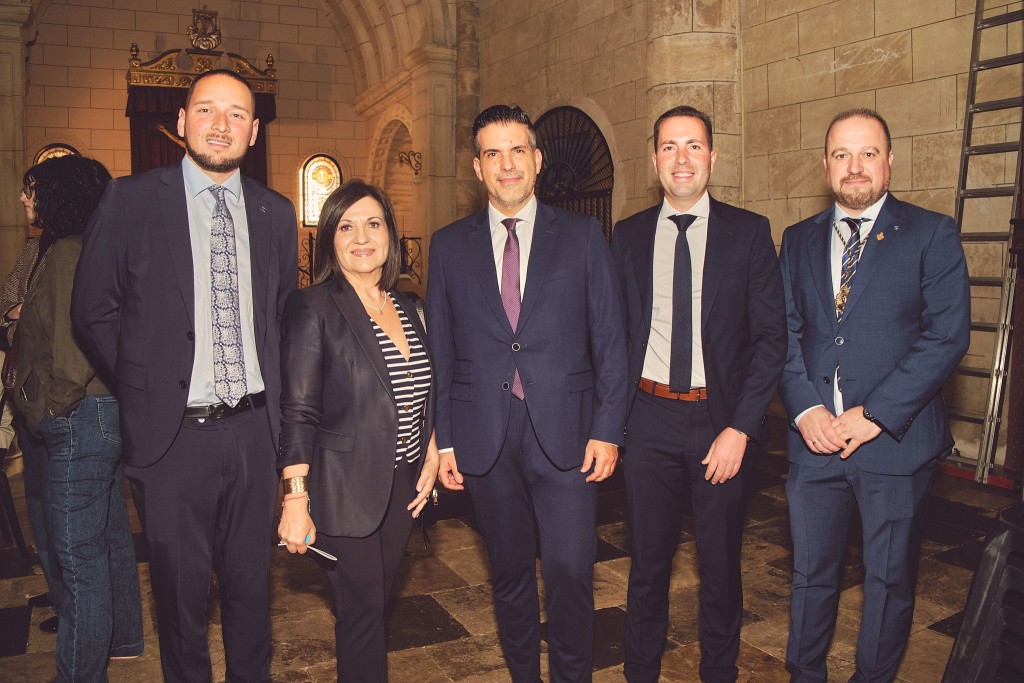 La Paz que Ilumina: Velas Encendidas por Televisión Hellín y el Pueblo de Letur